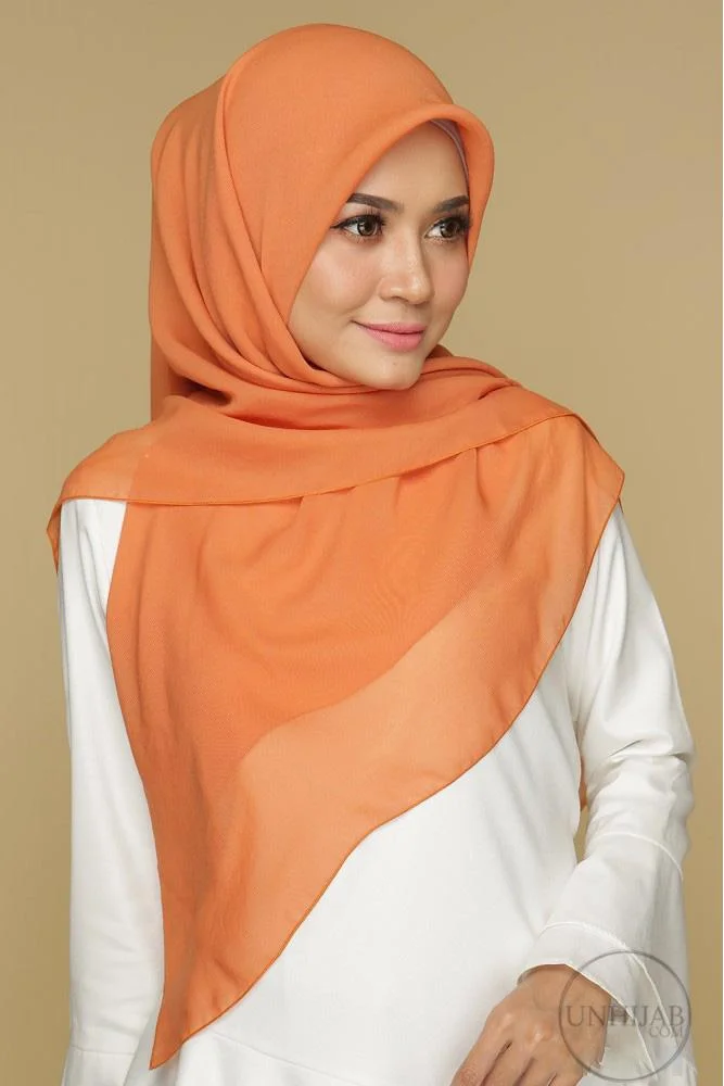 Chiffon.orange.2.jpg Hijab Mousseline Carré Collection Riley Tangerine – Image 1