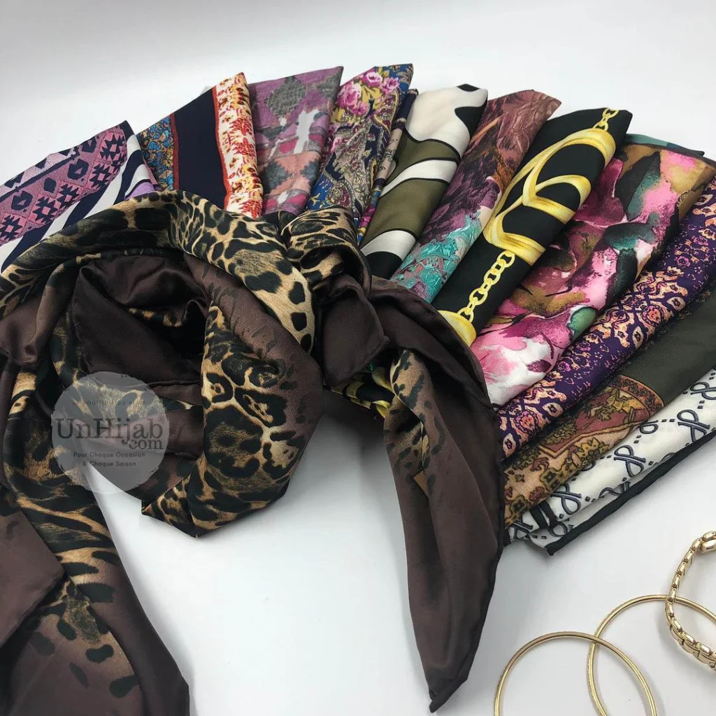 Foulard Collection Luxe FT54 4 Gros plan sur les motifs et la texture du Foulard Carré collection luxe