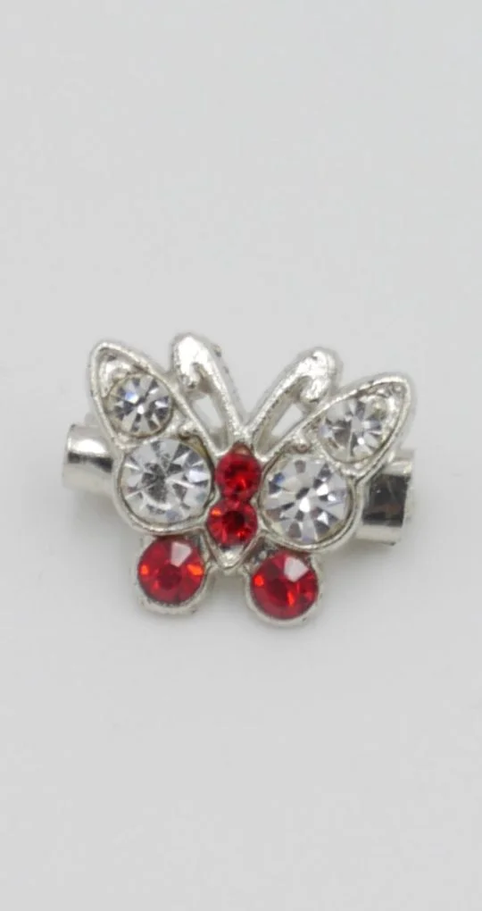 ModBroche.Mal_.Papillon.silverRouge.jpg Epingle Papillon Blanc Rouge – Image 1