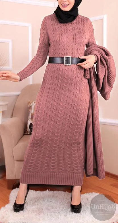 ensTrc.Blush-2_e403d310-6d82-47b2-9091-820d8ac4cbde.jpg Ensemble Tricot Robe longue et Gilet Blush – Image 1