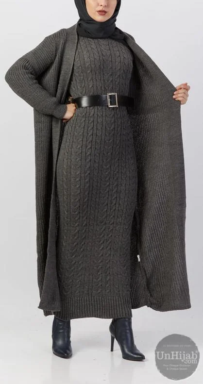 ensTrc.gris-1.jpg Ensemble Tricot Robe longue et Gilet DarkGrey – Image 1