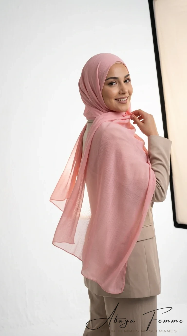 Hijab mousseline Froissé Rose - Studio Photo - Model Style: Hijabi