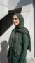 Rechteckiger Spitzen-Hijab Waldgrün - Minimal-Foto - Model-Stil: Hijabi