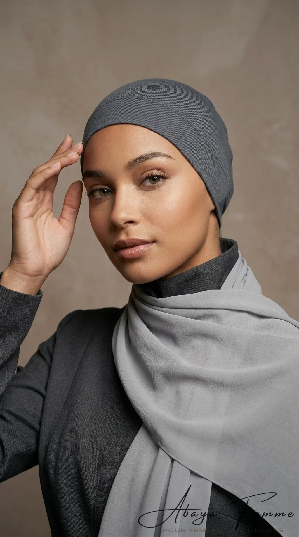 Sous Hijab Collection Premium Jersey Tube Gris - Studio Photo - Model Style: Hijabi