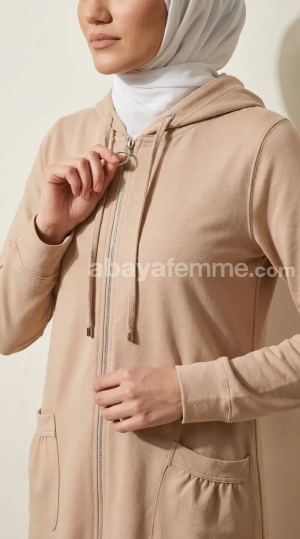 Beige sweater met rits en capuchon 01