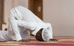 Comment se couvrir correctement pour prier en islam: les enseignements du Prophète Muhammad 2 Comment se couvrir correctement pour prier en islam: les enseignements du Prophète Muhammad