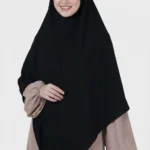 khimar-soie-de-medine-noir-hijabi-studio-scaled