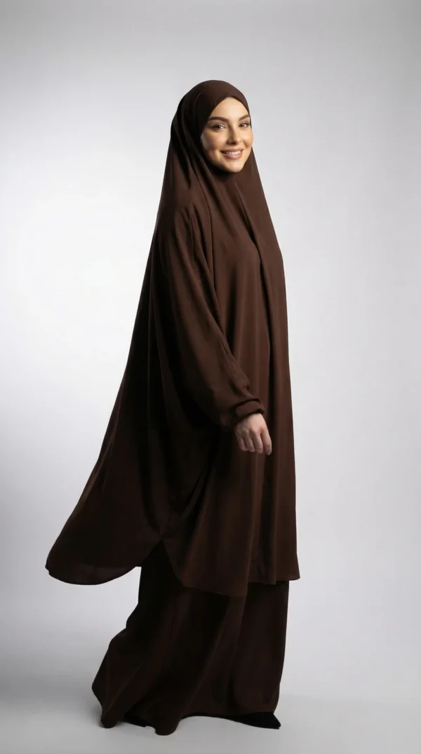 Jilbeb vrouwen 2-delige Bruin met rok - Studio Foto - Modelstijl: Hijabi