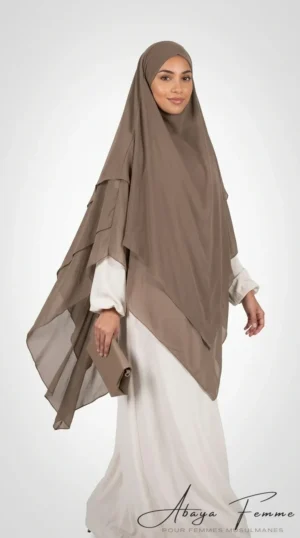 Khimar 3 Voiles Taupe - Studio Photo - Model Style: Hijabi