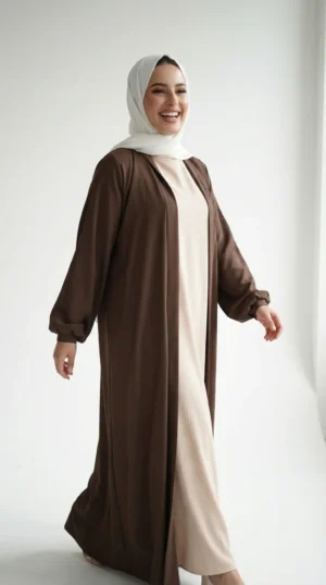 kimono abaya en soie de Médine Marron - Studio Photo - Model Style: Hijabi