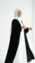 kimono abaya en soie de Médine Noir - Studio Photo - Model Style: Hijabi