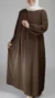 Uitlopende Abaya van Madinazijde in chocoladebruin - Afbeelding 3