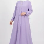 Abaya Longue boutonnée en soie de médine Lilas - Studio Photo - Model Style: Hijabi