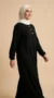 Lange geknoopte Abaya van Soie de Médine Zwart - Studio Photo - Model Style: Hijabi