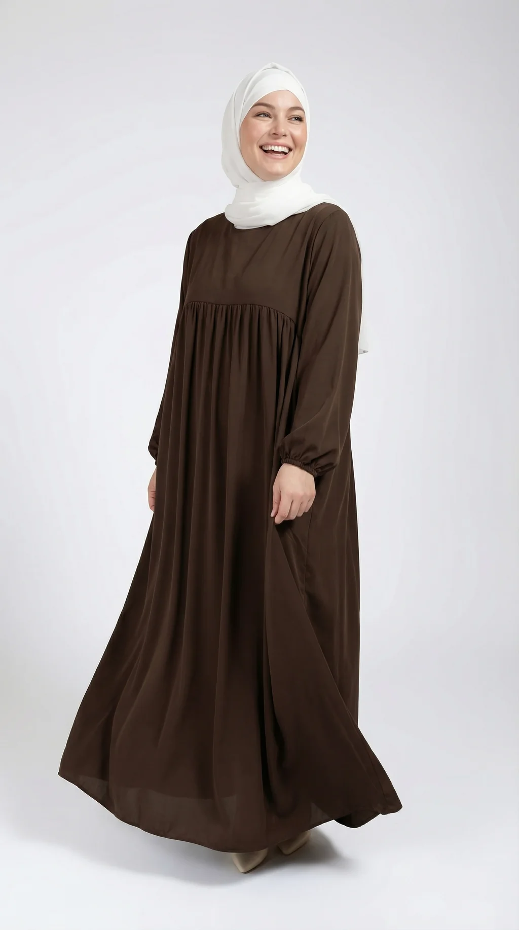 Abaya Soie de Médine évasée Chocolat - Studio Style Abaya Soie de Médine évasée Chocolat - Studio Photo - Model Style: Hijabi