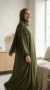 Abaya jurk met geïntegreerde hoofddoek Kaki - Minimal Photo - Model Style: Hijabi