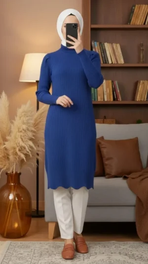 Pull-long-col-roule-en-maille-bleu