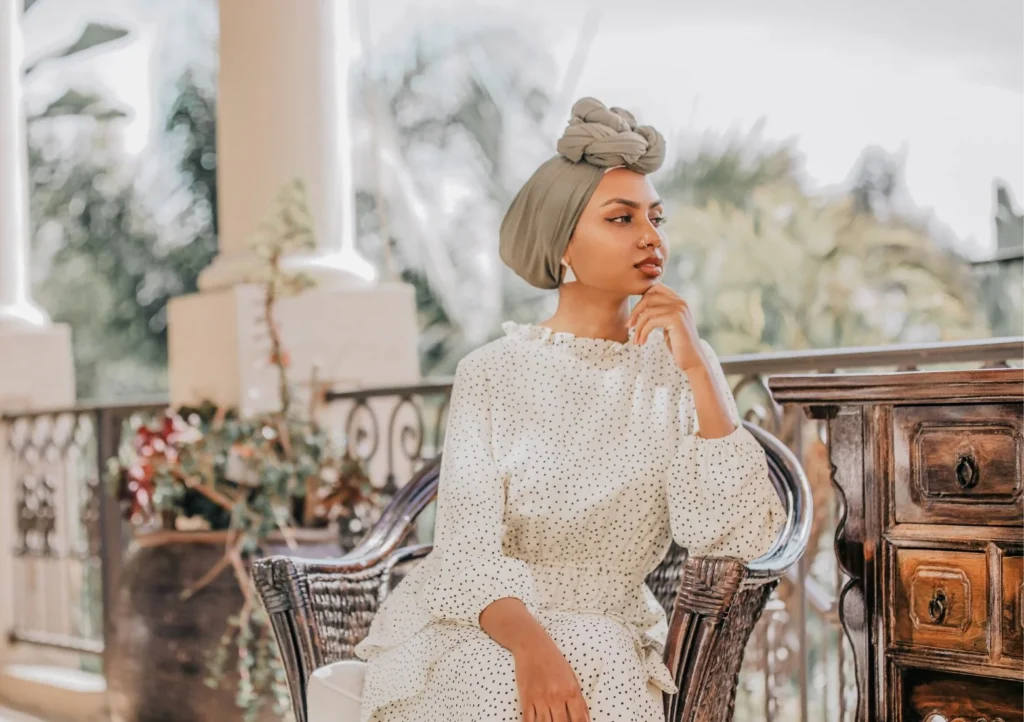 Hijab en jersey ou en chiffon : quelle matière choisir selon la saison et l’occasion ?